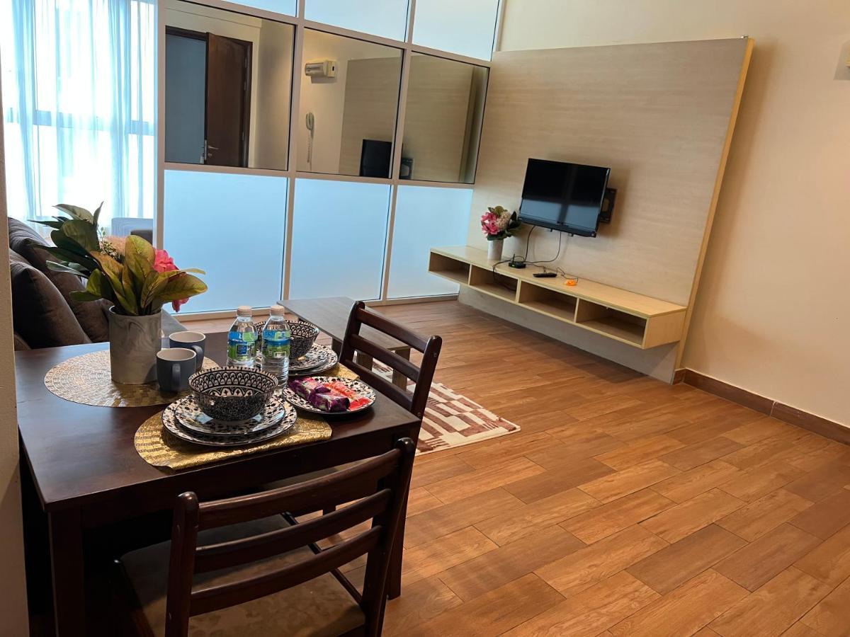 Luxury Regalia Suites By Adnan Kuala Lumpur Exterior photo