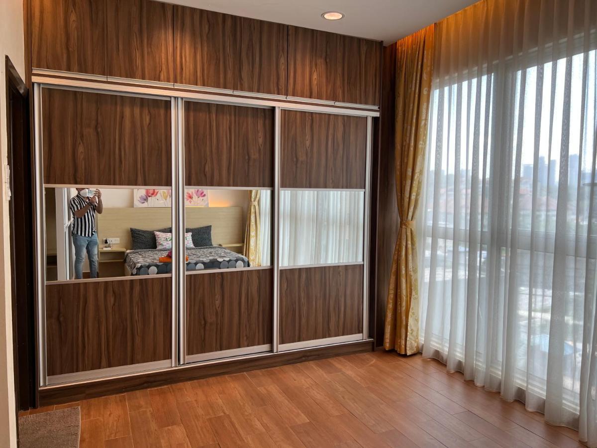 Luxury Regalia Suites By Adnan Kuala Lumpur Exterior photo